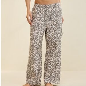 NWT Aerie Leopard Animal Print Workwear Drawstring Pants Size Large Short